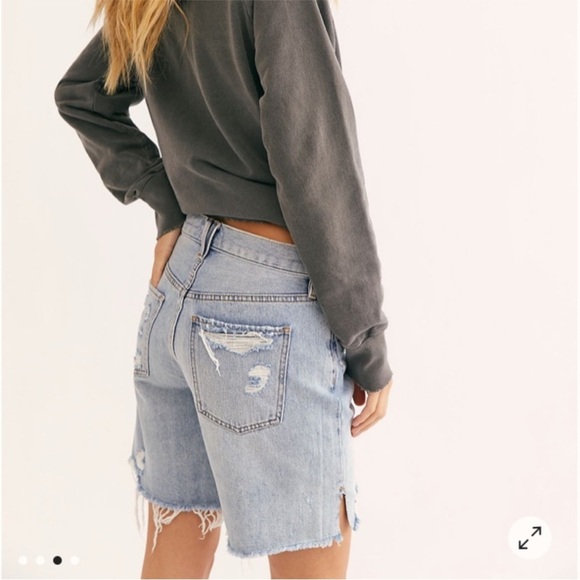 WE THE FREE (revolve) Sequoia Short in Vintage Light Denim - Picture 10 of 11